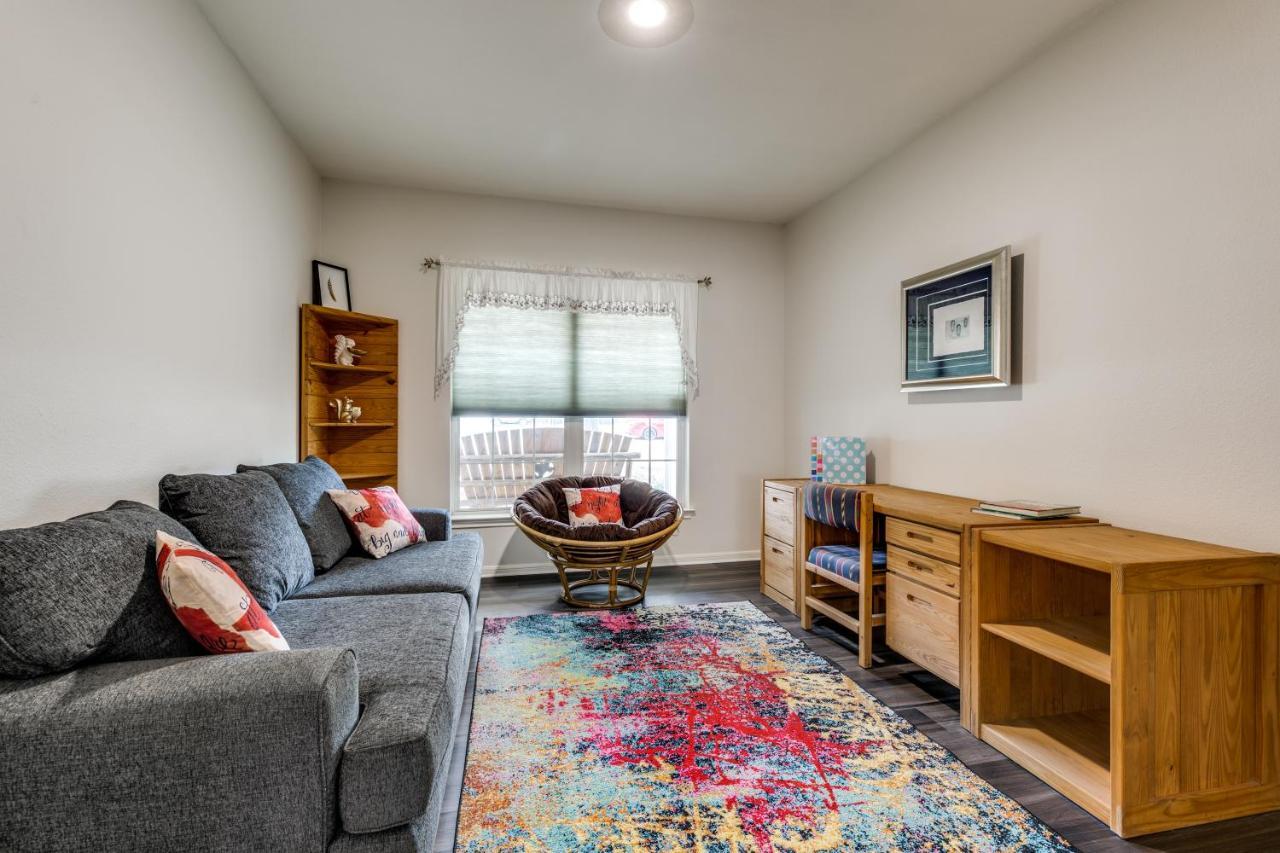 Spacious 5 Bdrm Home Mins To Wineries With Private Pool And Hot Tub! 约翰逊城 外观 照片