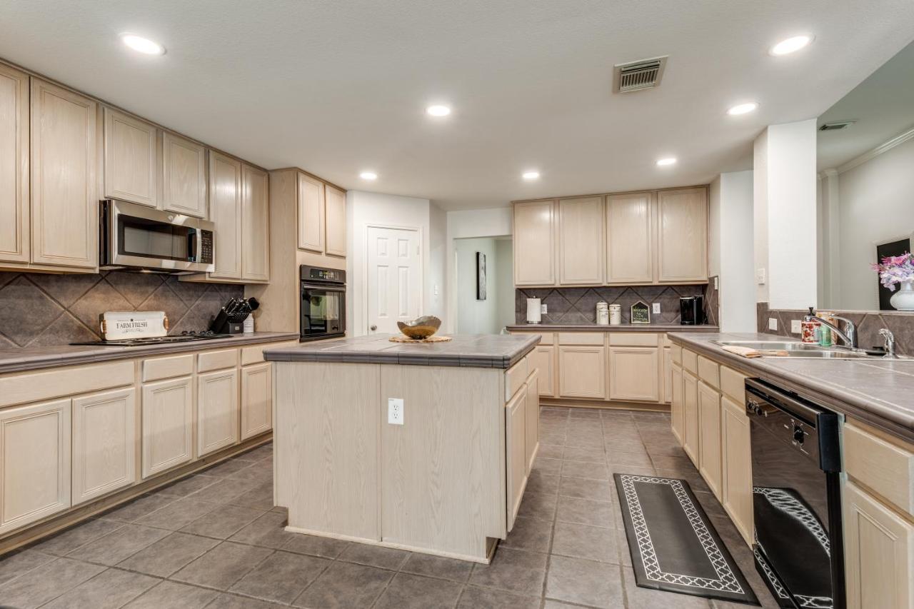 Spacious 5 Bdrm Home Mins To Wineries With Private Pool And Hot Tub! 约翰逊城 外观 照片