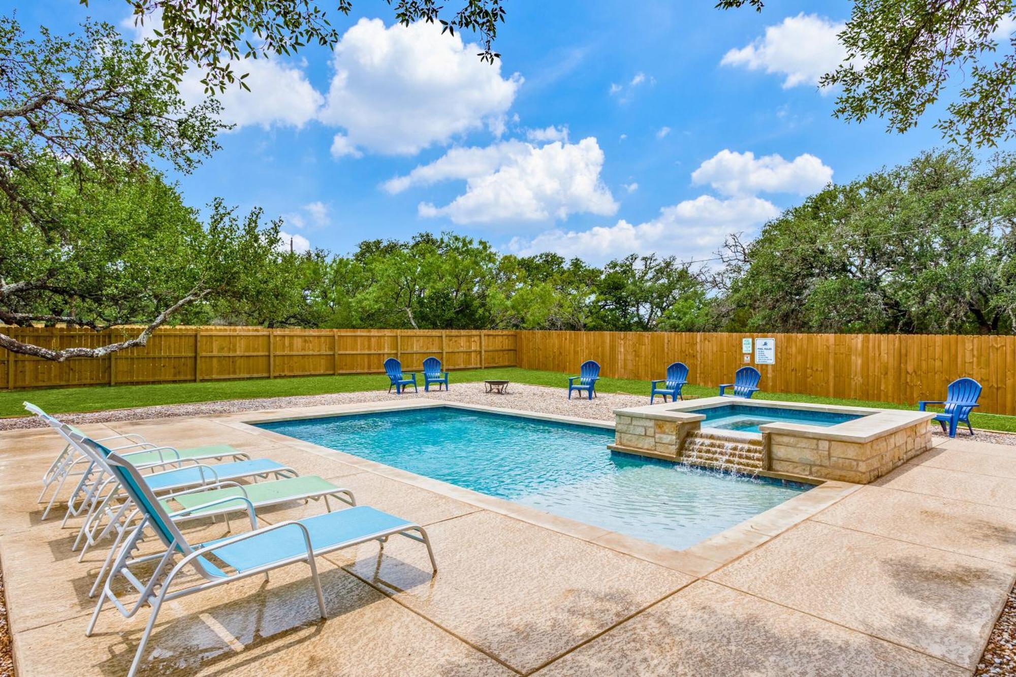 Spacious 5 Bdrm Home Mins To Wineries With Private Pool And Hot Tub! 约翰逊城 外观 照片