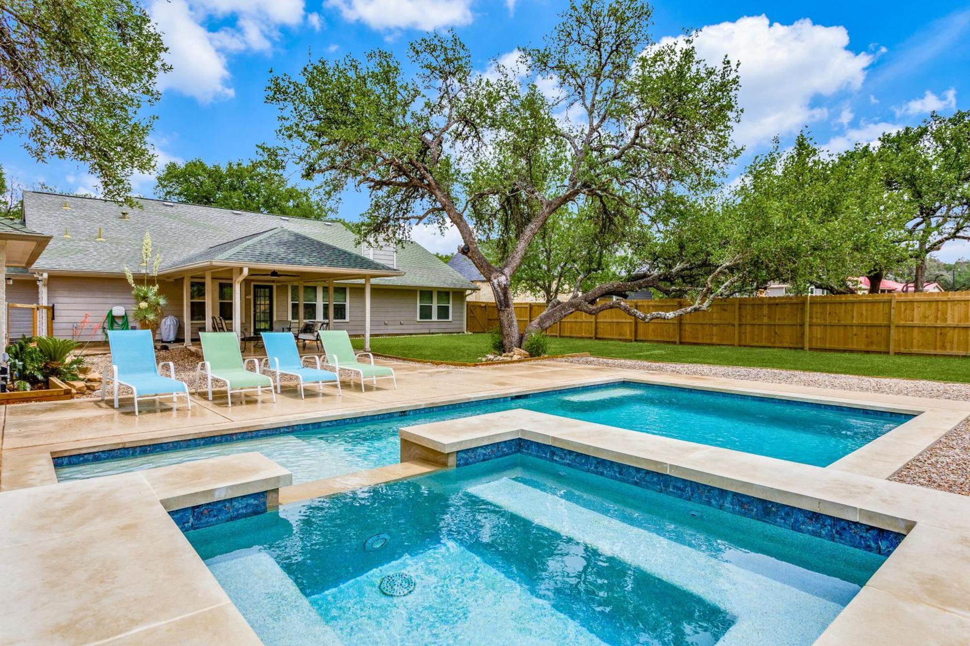 Spacious 5 Bdrm Home Mins To Wineries With Private Pool And Hot Tub! 约翰逊城 外观 照片